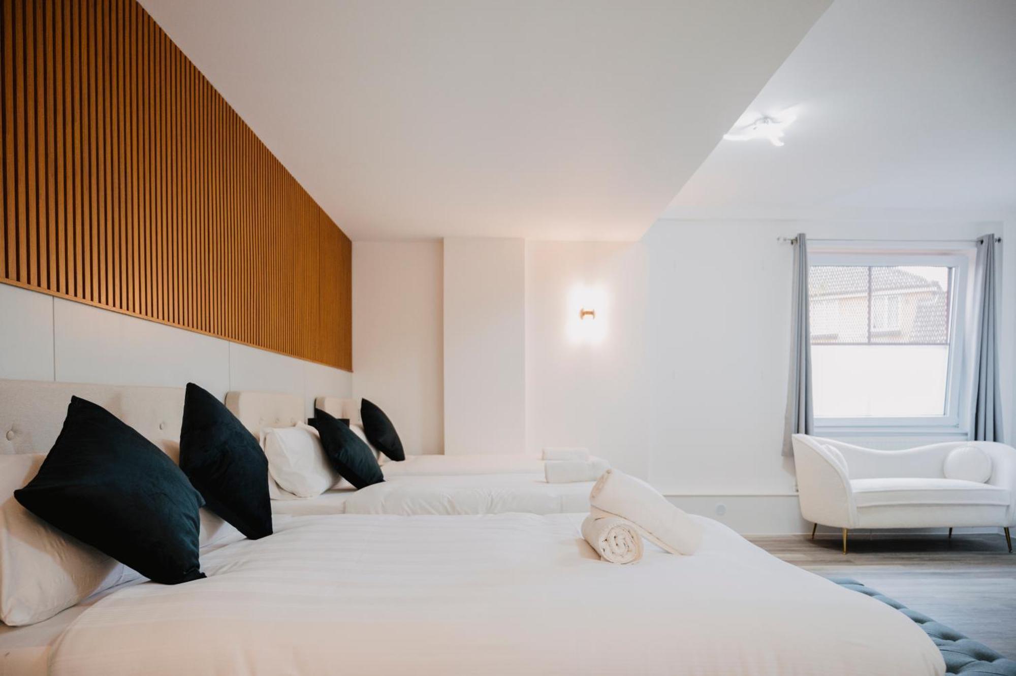 Wns Skylines Village London Exterior photo