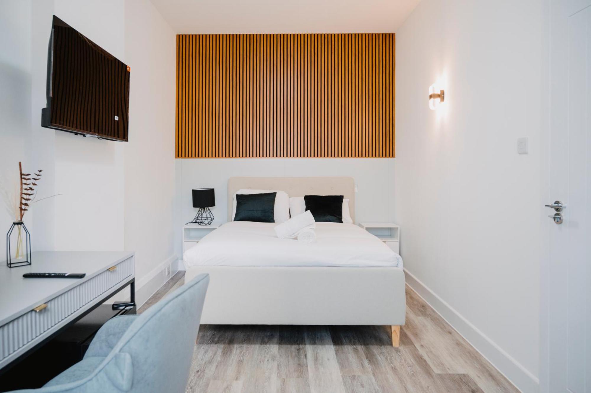 Wns Skylines Village London Exterior photo